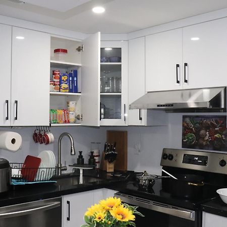 Garden 2 Bedroom Apt - Free Parking Wifi Laundry Workstation ブランプトン エクステリア 写真