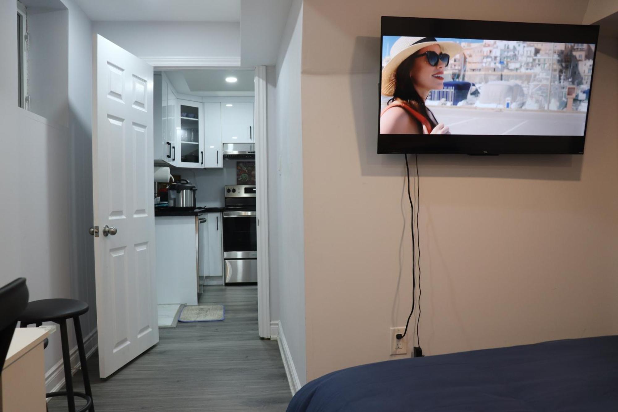 Garden 2 Bedroom Apt - Free Parking Wifi Laundry Workstation ブランプトン エクステリア 写真