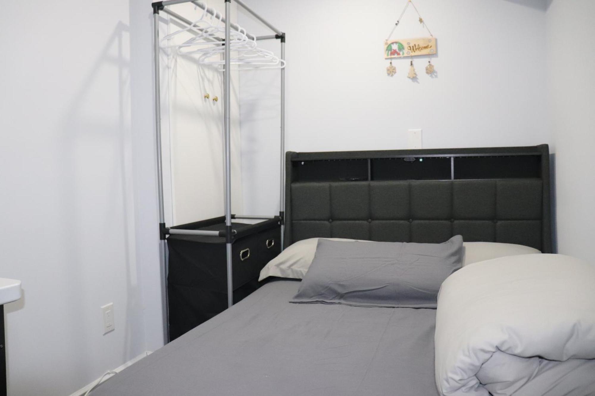 Garden 2 Bedroom Apt - Free Parking Wifi Laundry Workstation ブランプトン エクステリア 写真