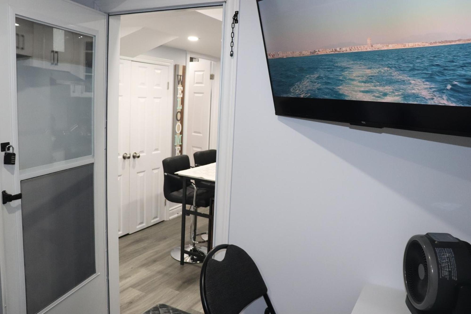 Garden 2 Bedroom Apt - Free Parking Wifi Laundry Workstation ブランプトン エクステリア 写真